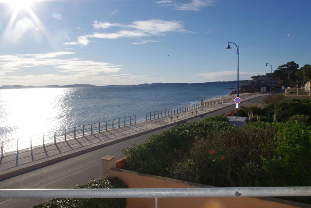 Les Stoechades Aparthotel Hyeres Phòng bức ảnh